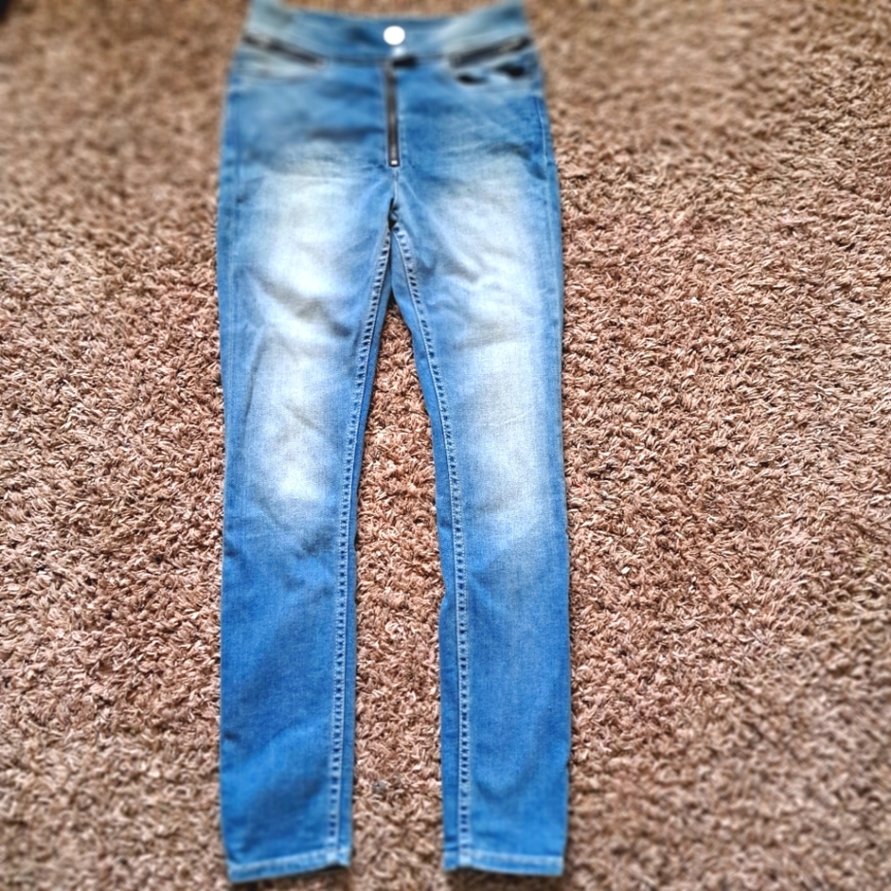 BDG High Rise Twig Ankle Jeans w/fading & Exposed Zipper 27" x 29"